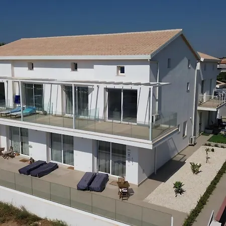 Astro With Direct Access On The Sea Of Heritage Of Unesco Holiday home