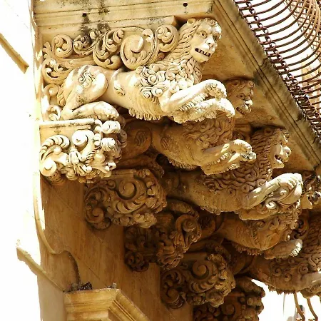 Astro With Direct Access On The Sea Of Heritage Of Unesco Holiday home Noto