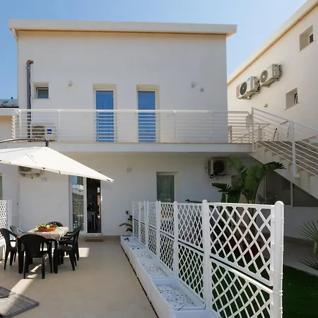 Astro With Direct Access On The Sea Of Heritage Of Unesco Holiday home *